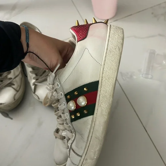 Gucci White Sneakers with Black and Red Accents - Picture 3 of 5